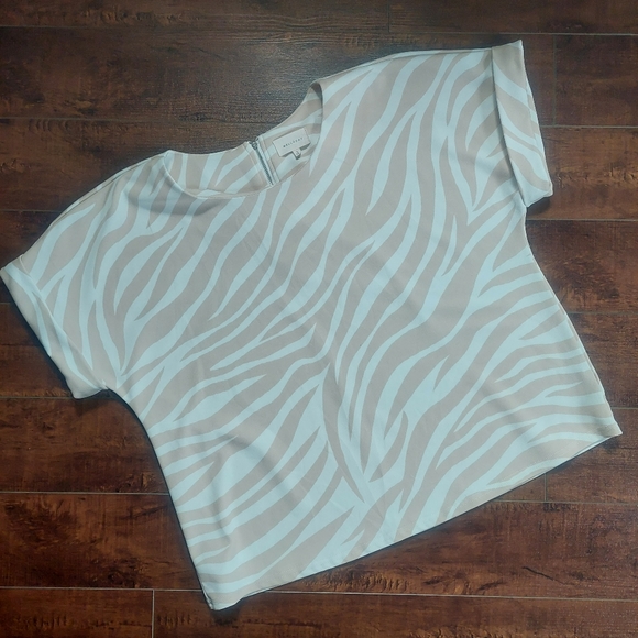 MELLODAY Tops - Melloday Tan Zebra Print Stretch Blouse Size Large